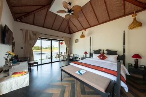 Hotel Phong Nha Lake House Resort
