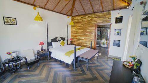 Hotel Phong Nha Lake House Resort