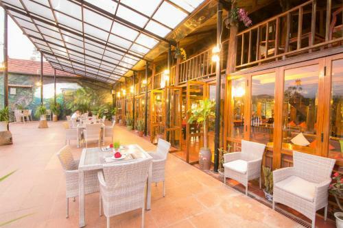 Hotel Phong Nha Lake House Resort
