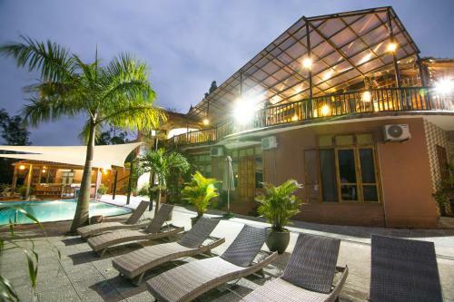 Hotel Phong Nha Lake House Resort
