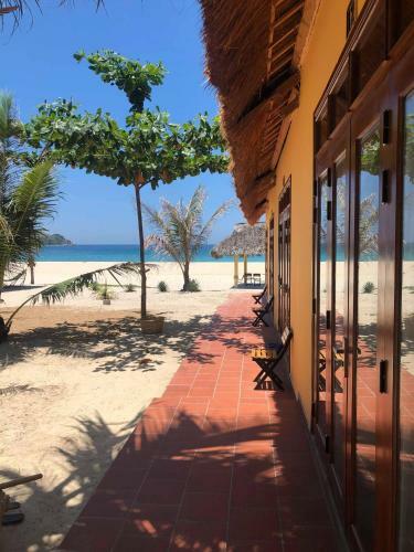 Ocean Beach Bungalows & Hostel