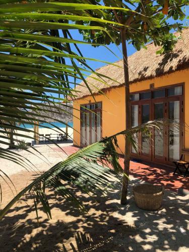 Ocean Beach Bungalows & Hostel