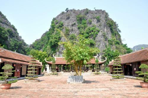 Vietnamese Ancient Village- Lang Viet Co Hotel