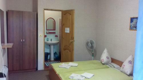 Hostal Guest House Kamelia