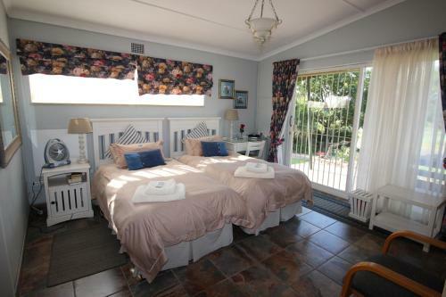 Hostal Waterfront Guest House
