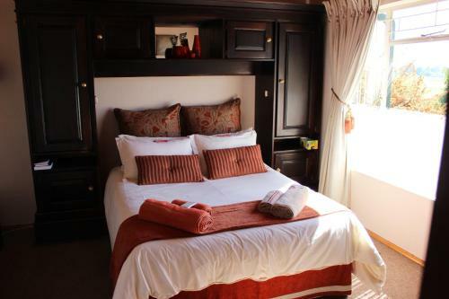 Hostal Waterfront Guest House