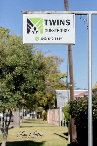Hostal Twins Guesthouse