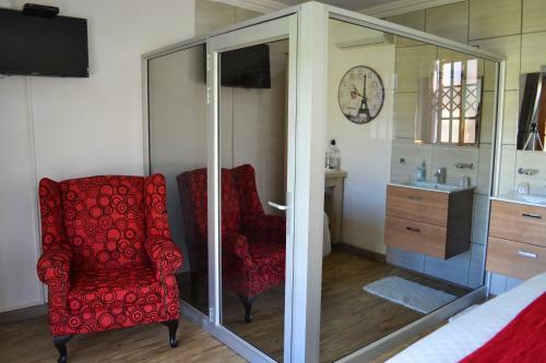 Hostal 96 On Bree Guesthouse