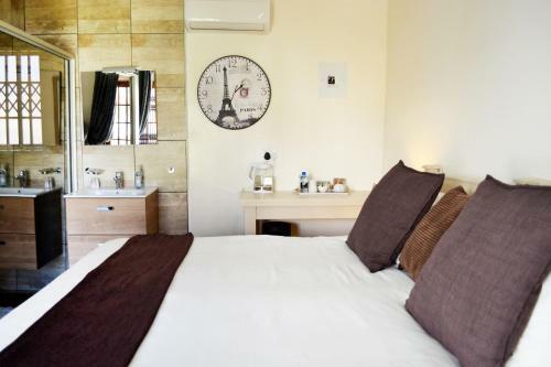 Hostal 96 On Bree Guesthouse