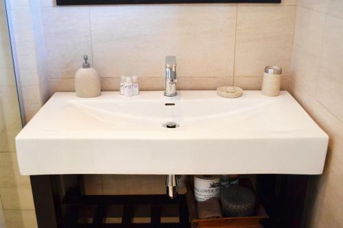Hostal 96 On Bree Guesthouse