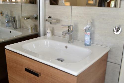 Hostal 96 On Bree Guesthouse