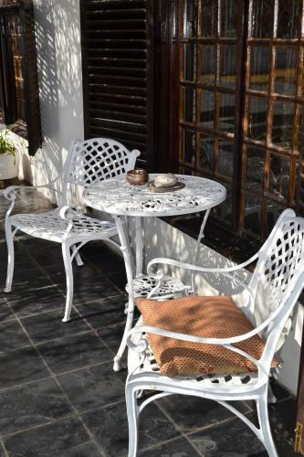 Hostal 96 On Bree Guesthouse