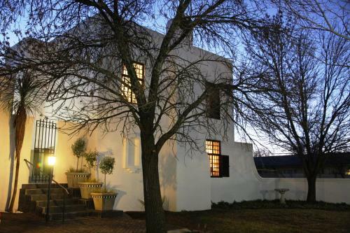 Hostal 96 On Bree Guesthouse