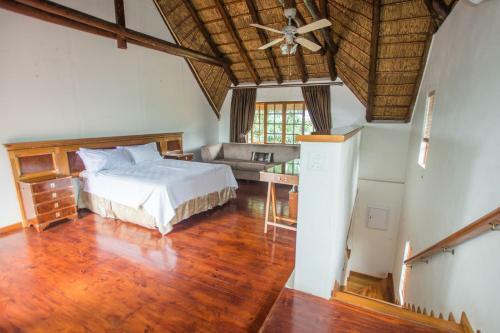 Hoyohoyo Koeltehuis Farm Lodge