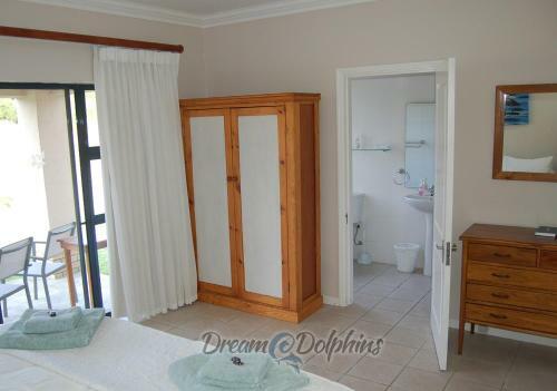 Bed & Breakfast Dream @ Dolphins