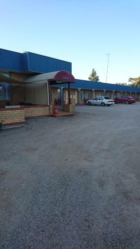 Sunflower Motel