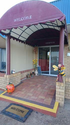 Sunflower Motel