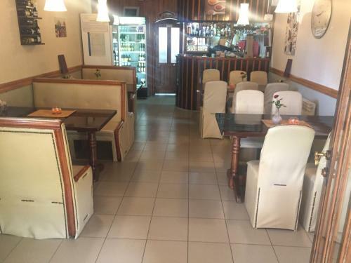 Motel Lunch & Bar
