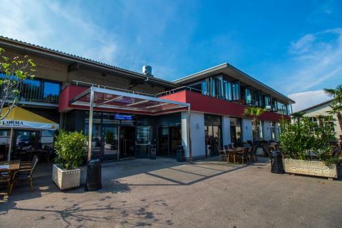 Hotel Cinema 8
