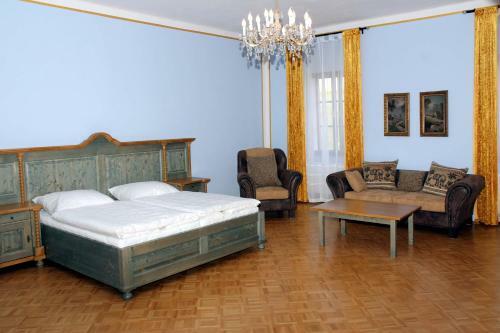 Hostal Z�mek Libou?