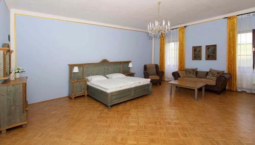 Hostal Z�mek Libou?