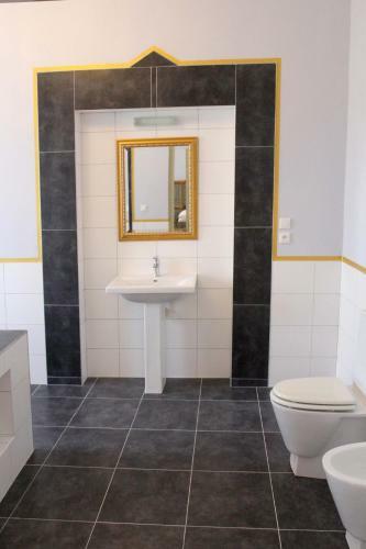 Hostal Z�mek Libou?