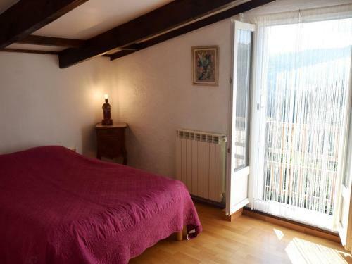 Spacious Holiday Home With Swimming Pool In Accons