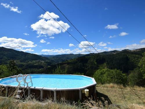 Spacious Holiday Home With Swimming Pool In Accons
