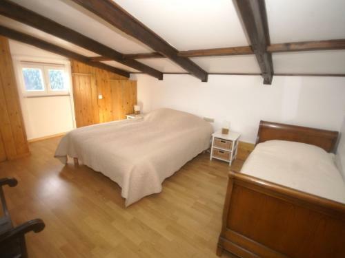 Spacious Holiday Home With Swimming Pool In Accons