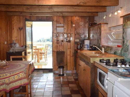 Spacious Holiday Home With Swimming Pool In Accons