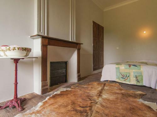Historic Mansion In Cenevieres Near River