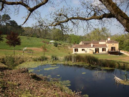 Spacious Holiday Home In Fumel With Swimming Pool