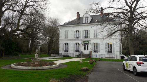 Hotel Logis Hostellerie Le Chatel Nangis