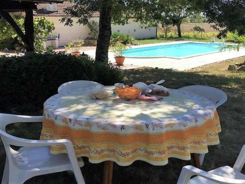 Charming Holiday Home In Monfort With Private Swimming Pool