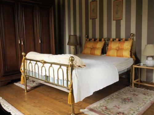 Charming Holiday Home In Monfort With Private Swimming Pool