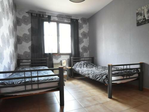 Spacious Villa In Montbrun-des-corbieres With Private Pool