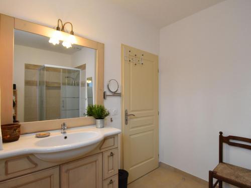 Quaint Villa In Montmeyan With Private Garden