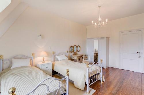 Agroturismo Poubreuil Chateau Sleeps 35 Pool