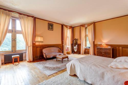 Agroturismo Poubreuil Chateau Sleeps 35 Pool