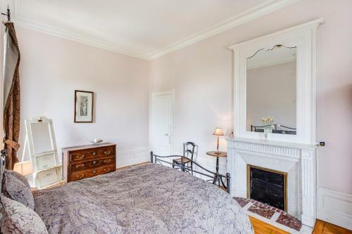 Agroturismo Poubreuil Chateau Sleeps 35 Pool