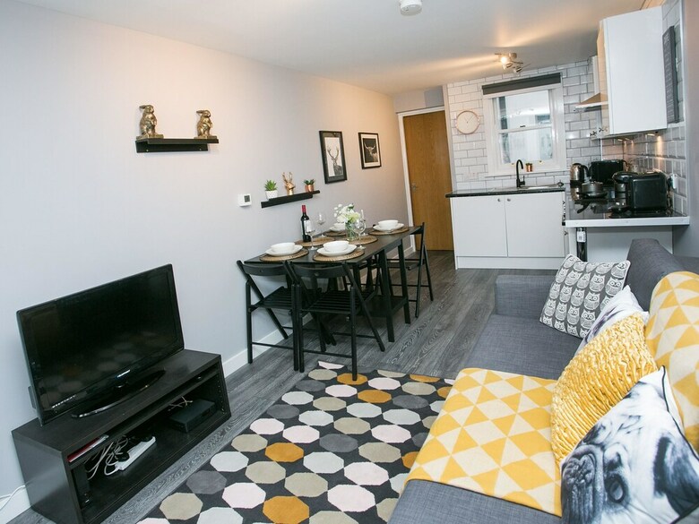 Malone Place Apartment