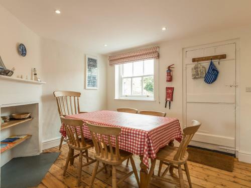 3b Coastguard Cottages