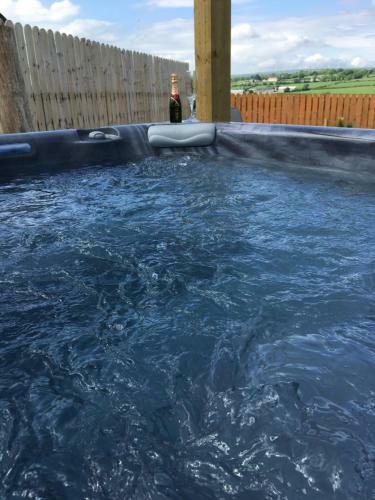 Roe Valley Cottage - La Spa Hot Tub