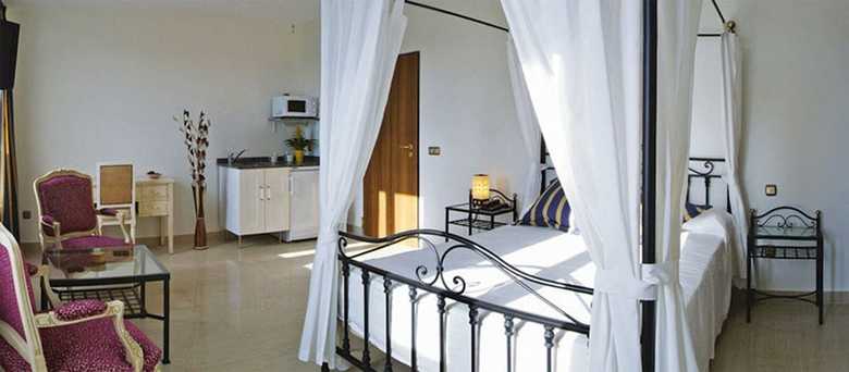 Atrium Hotel