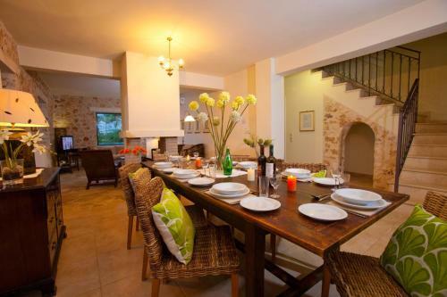 Fanies Villa Sleeps 8 Pool Air Con Wifi