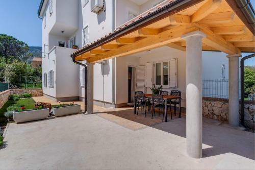 Apartment Mirna