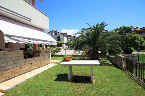 Pinter Apartment