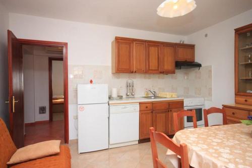 Apartments By The Sea Kali, Ugljan - 8202
