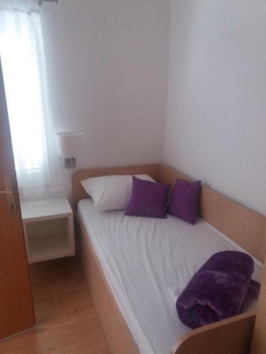 Apartments With A Parking Space Novi Vinodolski - 15412
