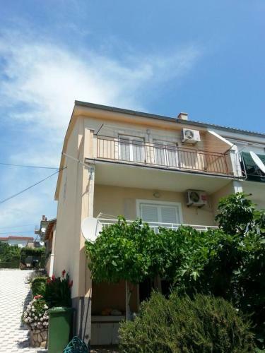 Apartments With A Parking Space Novi Vinodolski - 15412
